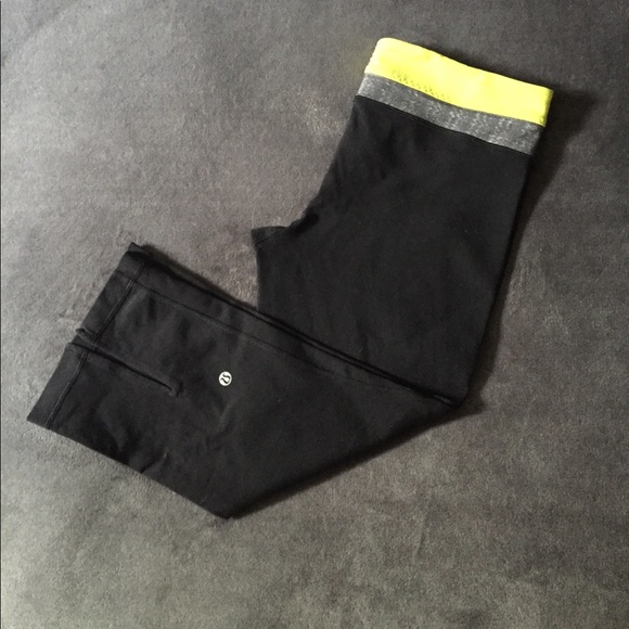 Lululemon gather and crow crops size 8